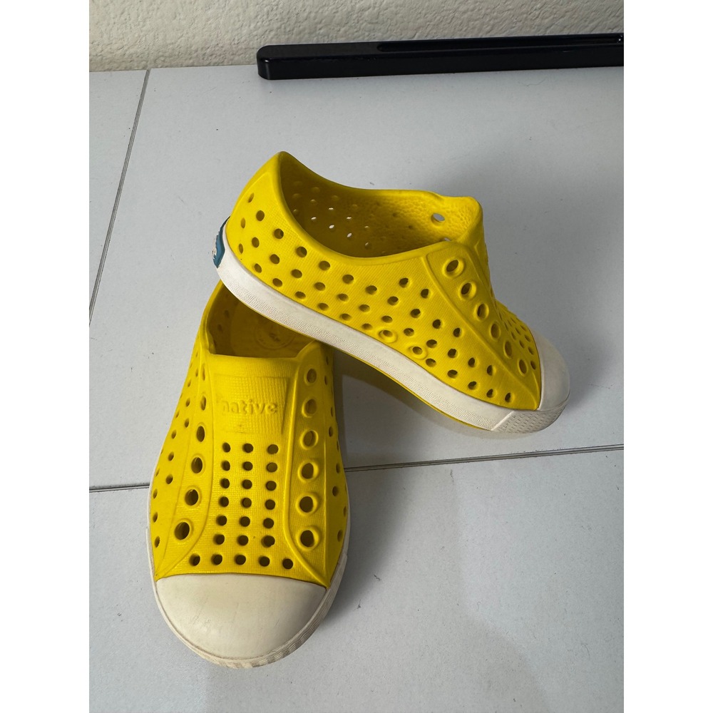 Native Jefferson Slip On Shoes Kids Size C6 Yellow Perforated Lightweight Casual